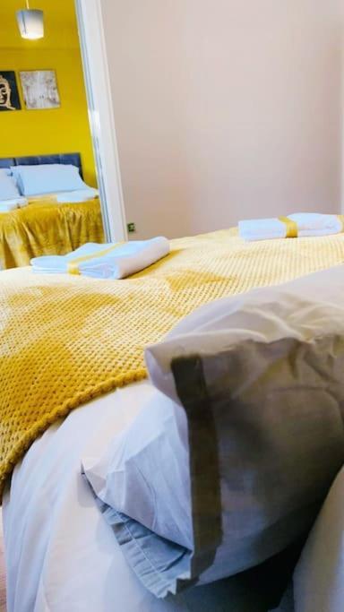 2 Bed Apartment With Free Parking 첼름스퍼드 외부 사진
