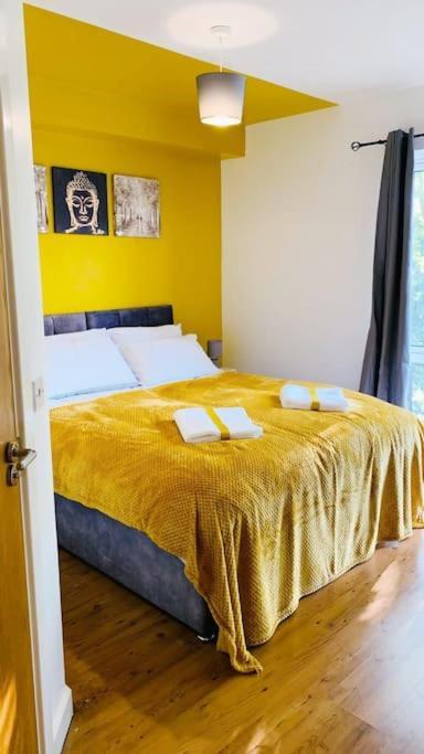 2 Bed Apartment With Free Parking 첼름스퍼드 외부 사진