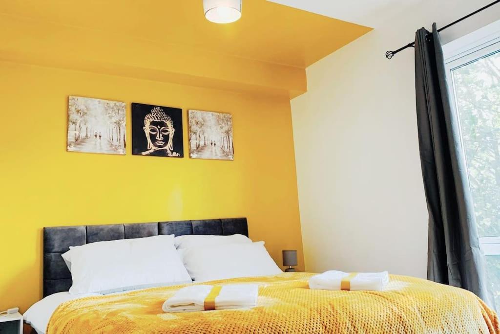 2 Bed Apartment With Free Parking 첼름스퍼드 외부 사진